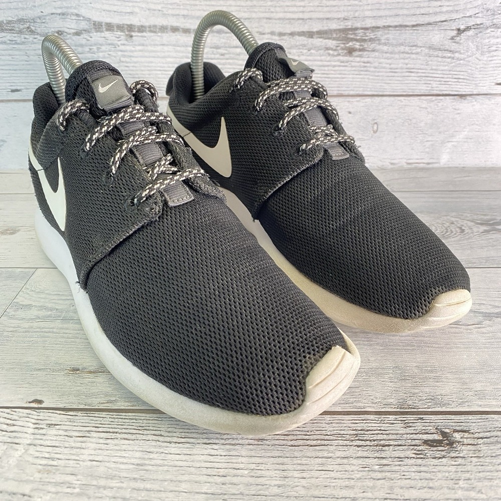 Nike Roshe One Shoes Womens 6 Black Athletic Modern Tennis Sneakers 844994-002